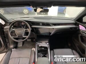Audi e-tron 55 4WD 2022 года из Южной Кореи