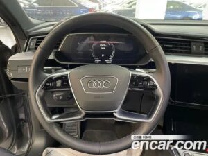 Audi e-tron 55 4WD 2022 года из Южной Кореи