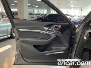 Audi e-tron 55 4WD 2022 года из Южной Кореи