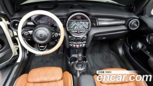 Mini Cooper Convertible DEFAULT 2021 года из Южной Кореи