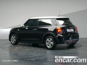 Mini Cooper DEFAULT 2021 года из Южной Кореи