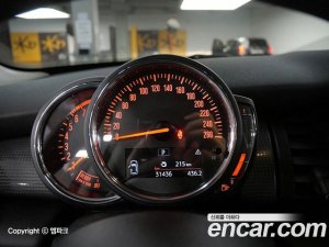 Mini Cooper DEFAULT 2021 года из Южной Кореи