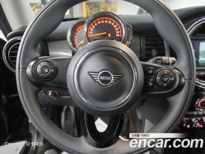 Mini Cooper DEFAULT 2021 года из Южной Кореи