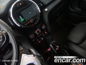 Mini Cooper DEFAULT 2021 года из Южной Кореи