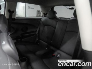 Mini Cooper DEFAULT 2021 года из Южной Кореи