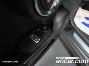 Mini Cooper DEFAULT 2021 года из Южной Кореи
