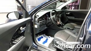 Kia Niro 1.6 HEV 2021 года из Южной Кореи