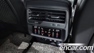 Audi Q8 45 TDI 4WD Premium 2020 года из Южной Кореи