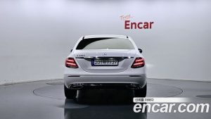 Mercedes-Benz E-Class E220d Avantgarde 2020 года из Южной Кореи