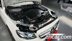 Mercedes-Benz E-Class E220d Avantgarde 2020 года из Южной Кореи