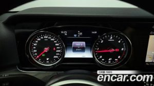 Mercedes-Benz E-Class E220d Avantgarde 2020 года из Южной Кореи