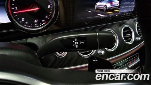 Mercedes-Benz E-Class E220d Avantgarde 2020 года из Южной Кореи