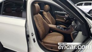 Mercedes-Benz E-Class E220d Avantgarde 2020 года из Южной Кореи