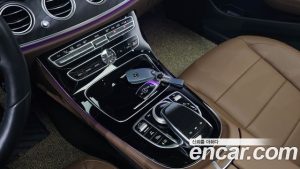 Mercedes-Benz E-Class E220d Avantgarde 2020 года из Южной Кореи