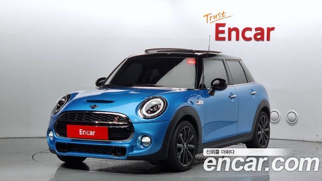 Mini Cooper 5Door DEFAULT 2019 года из Кореи