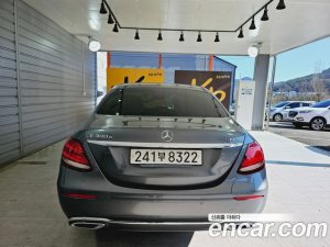 Mercedes-Benz E-Class E300e 4MATIC Exclusive 2020 года из Южной Кореи