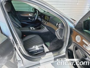 Mercedes-Benz E-Class E300e 4MATIC Exclusive 2020 года из Южной Кореи