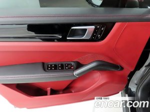 Porsche Cayenne 3.0 E-하이브리드 2020 года из Южной Кореи