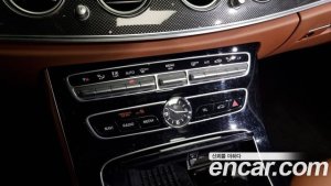 Mercedes-Benz E-Class E350 4MATIC AMG Line 2020 года из Южной Кореи