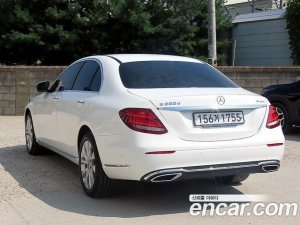 Mercedes-Benz E-Class E220d 4MATIC Exclusive 2020 года из Южной Кореи