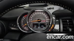 Mini Cooper Convertible DEFAULT 2020 года из Южной Кореи
