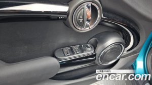 Mini Cooper Convertible DEFAULT 2020 года из Южной Кореи