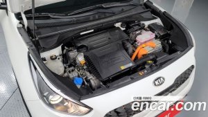 Kia Niro 1.6 HEV 2020 года из Южной Кореи