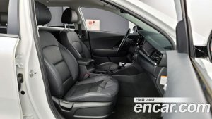 Kia Niro 1.6 HEV 2020 года из Южной Кореи