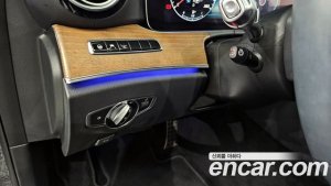 Mercedes-Benz E-Class E300e 4MATIC Exclusive 2020 года из Южной Кореи