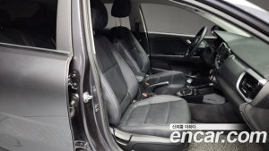 Kia Stonic 1.4 2020 года из Южной Кореи