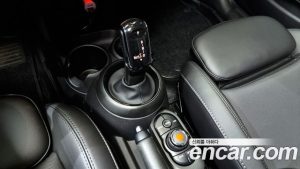 Mini Cooper CLASSIC Plus COMFORT PACK 2022 года из Южной Кореи