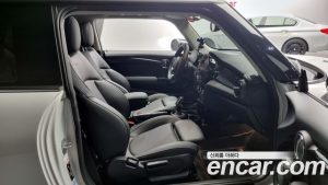 Mini Cooper CLASSIC Plus COMFORT PACK 2022 года из Южной Кореи