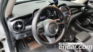 Mini Cooper CLASSIC Plus COMFORT PACK 2022 года из Южной Кореи