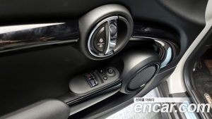 Mini Cooper CLASSIC Plus COMFORT PACK 2022 года из Южной Кореи