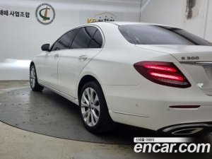 Mercedes-Benz E-Class E300 4MATIC Exclusive 2020 года из Южной Кореи