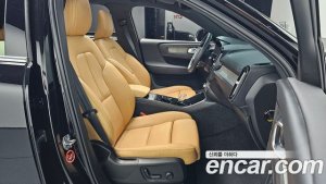 Volvo XC40 B4 Inscription 2021 года из Южной Кореи