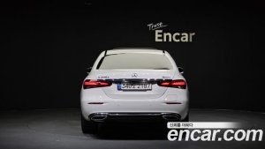 Mercedes-Benz E-Class E300e 4MATIC Exclusive 2021 года из Южной Кореи