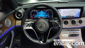 Mercedes-Benz E-Class E300e 4MATIC Exclusive 2021 года из Южной Кореи