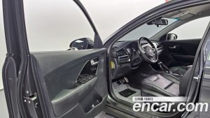 Kia Niro 1.6 HEV 2020 года из Южной Кореи