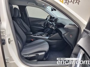 Peugeot 2008 1.5 BlueHDi ALLURE 2021 года из Южной Кореи