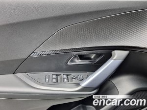 Peugeot 2008 1.5 BlueHDi ALLURE 2021 года из Южной Кореи
