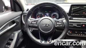 Kia Seltos Бензин 1.6 Turbo 2WD 2022 года из Южной Кореи