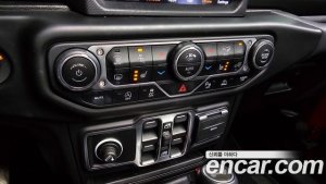 Jeep Wrangler 2.0 Overland Unlimited Top 4Door 80th Anniversary Edition 2021 года из Южной Кореи
