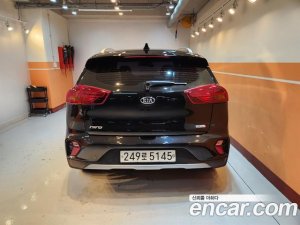 Kia Niro 1.6 HEV 2020 года из Южной Кореи