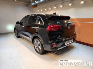 Kia Niro 1.6 HEV 2020 года из Южной Кореи
