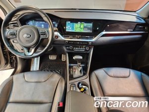 Kia Niro 1.6 HEV 2020 года из Южной Кореи