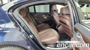 BMW 7-Series 730d xDrive Design Pure Excellence 2020 года из Южной Кореи