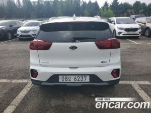 Kia Niro 1.6 HEV 2020 года из Южной Кореи
