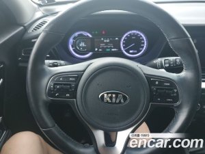 Kia Niro 1.6 HEV 2020 года из Южной Кореи