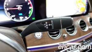 Mercedes-Benz E-Class E300e 4MATIC Exclusive 2020 года из Южной Кореи